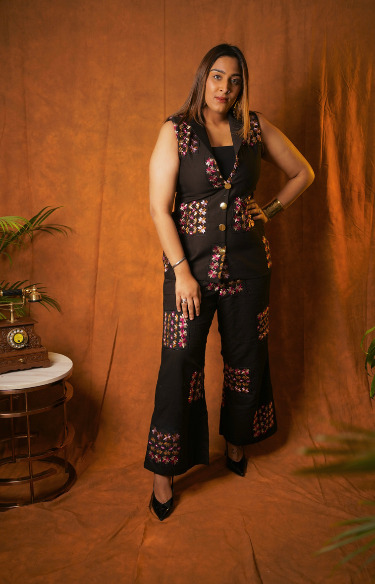 BLACK GEOMETRIC PHULKARI BLAZER SET