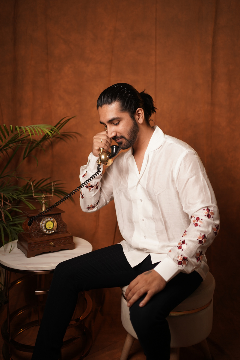 WHITE PEACH RED FLORAL SHIRT